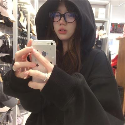 坐在酒吧里吃蛋糕 在线观看